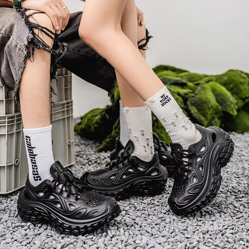 2025 nouveaux amoureux de la mode d'été sandales EVA Baotou sandales pour hommes en plein air fond épais trou chaussures de luxe plage hommes chaussures de jardin