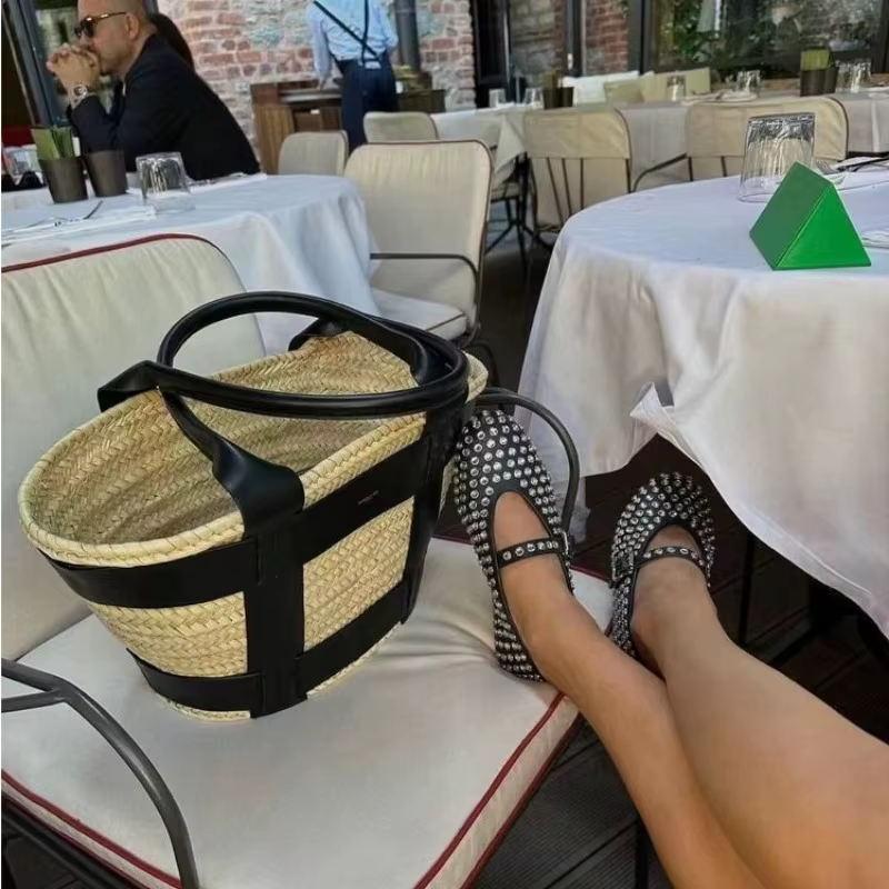 Chaussures de créateur eau diamant Rivet Mary Jane chaussure de Ballet femmes