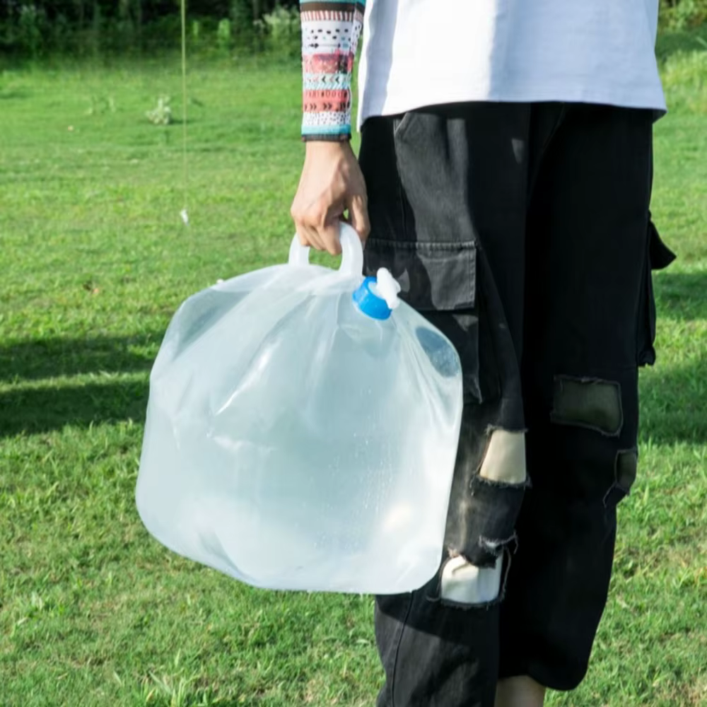 Seau pliant de 5 à 20l avec robinet