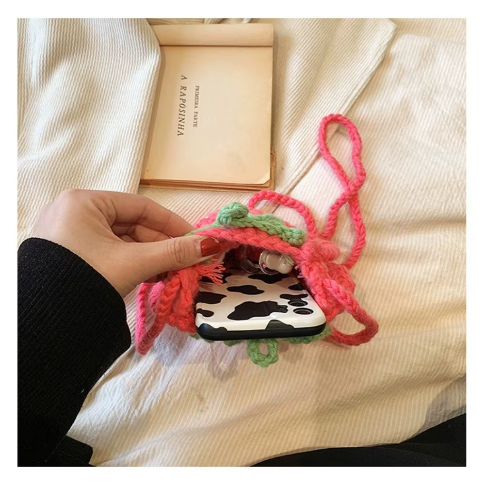 Sac à bandoulière fraise fait à la main, Mini sac à bandoulière Design tissé bicolore, fil au Crochet, Mini taille, sac tissé au Crochet pour femmes
