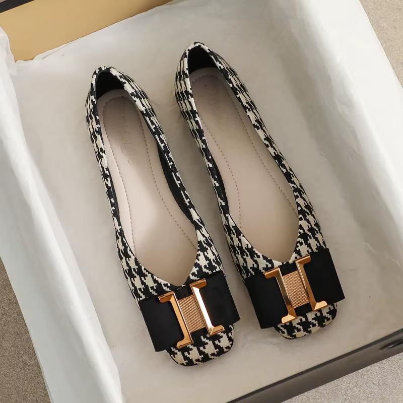 Chaussures plates à bout carré pour femmes