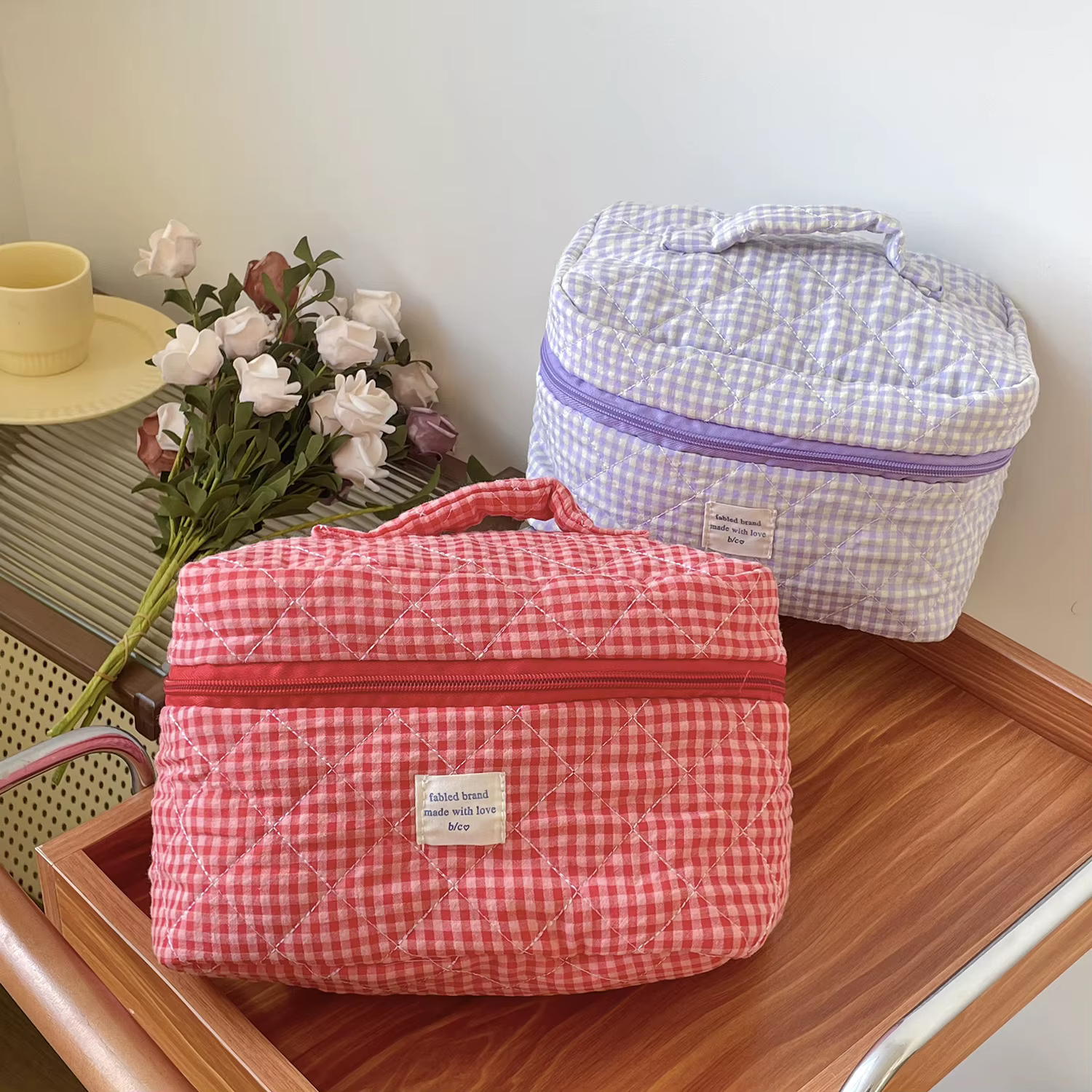 Sac de toilette matelassé grande capacité YT Berry Color pour étudiants, sac de rangement à carreaux, trousse de maquillage style Ins