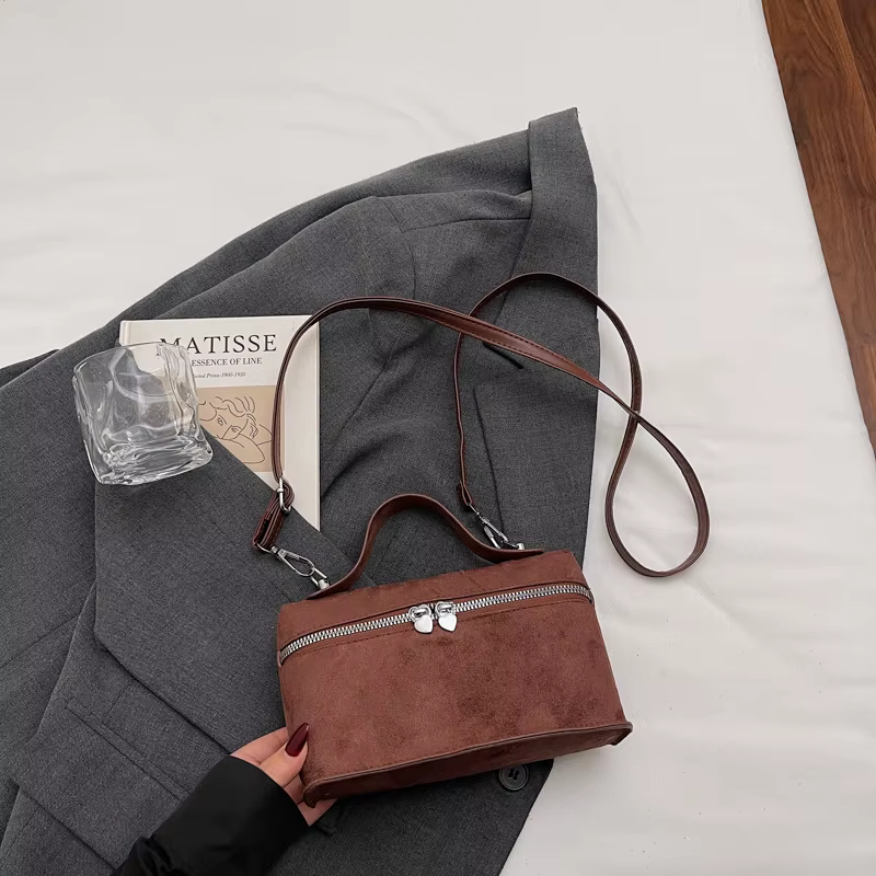 Sac à bandoulière rétro en daim pour femmes, sacoche polyvalente pour les déplacements et les déplacements, Texture élégante, sac à poignée Simple