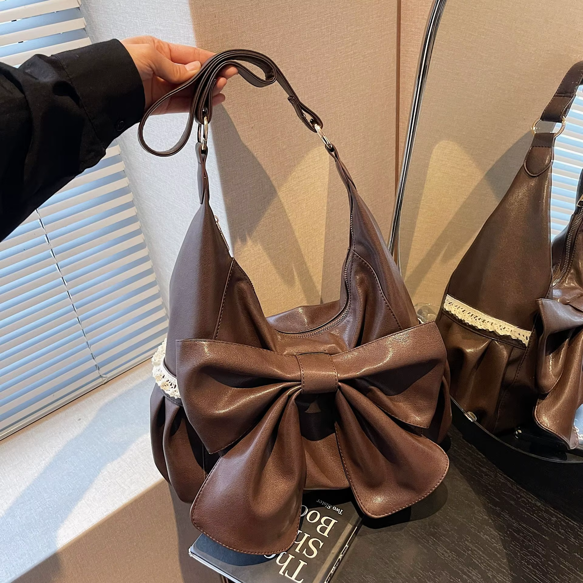Sac seau décontracté de grande capacité pour femmes, sac à bandoulière avec nœud papillon, sac de banlieue tendance, sac seau plié en PU