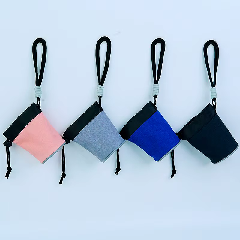 Distributeur de sacs à excréments pour chien portable