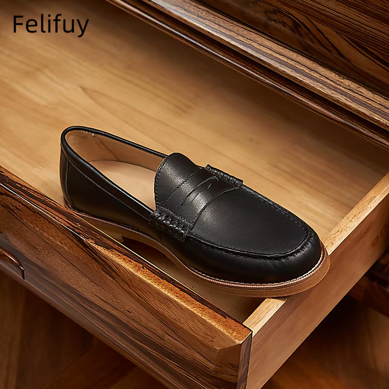 Nouvelles chaussures décontractées noires pour hommes, mocassins en daim de vache marron à bout rond, chaussures en cuir véritable pour le travail, les trajets quotidiens et les affaires, style britan