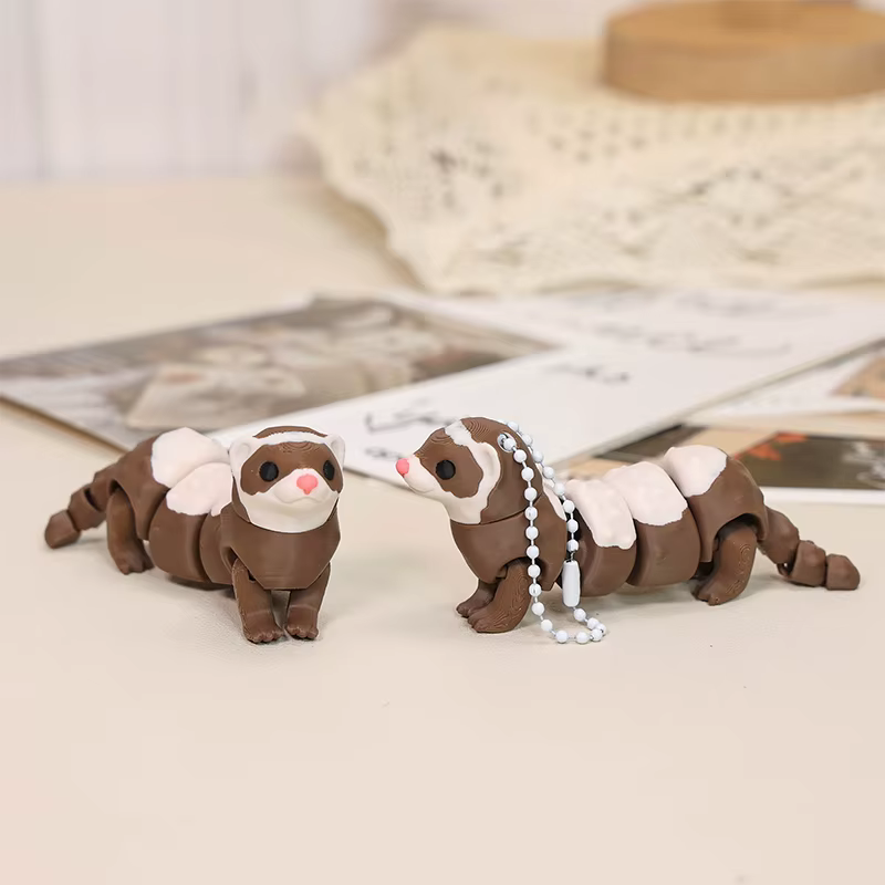 Figurine de furet articulée – Animal en peluche articulé marron et blanc de 8 cm, poseable à collectionner pour la décoration de bureau