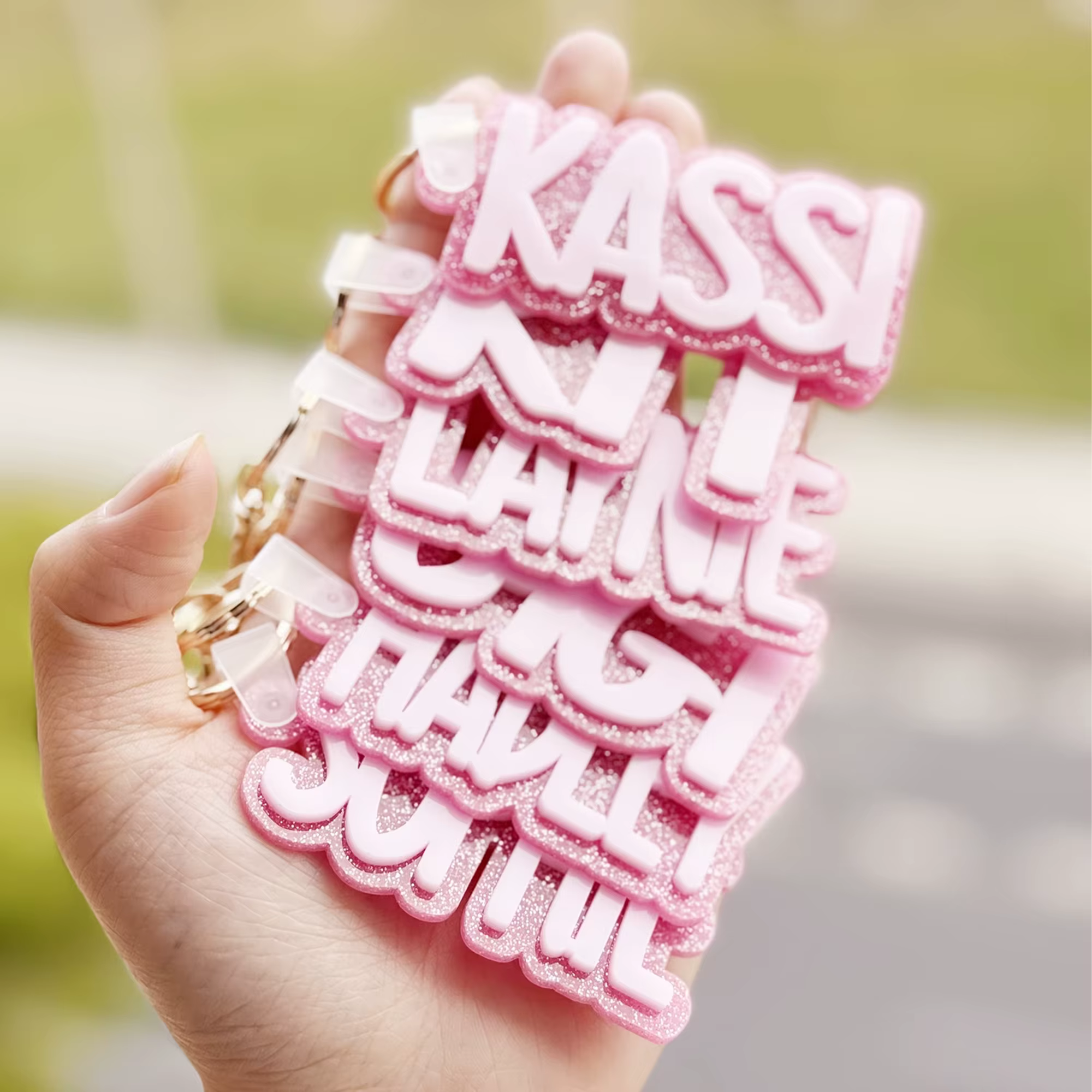 Porte-clés personnalisé avec nom, porte-clés en acrylique avec lettre personnalisée, pendentif vertical avec nom, cadeau d'anniversaire pour petite amie