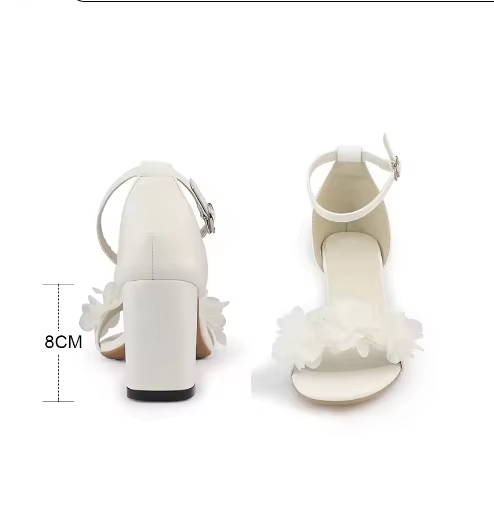 Chaussures de mariage d'été à fleurs blanches