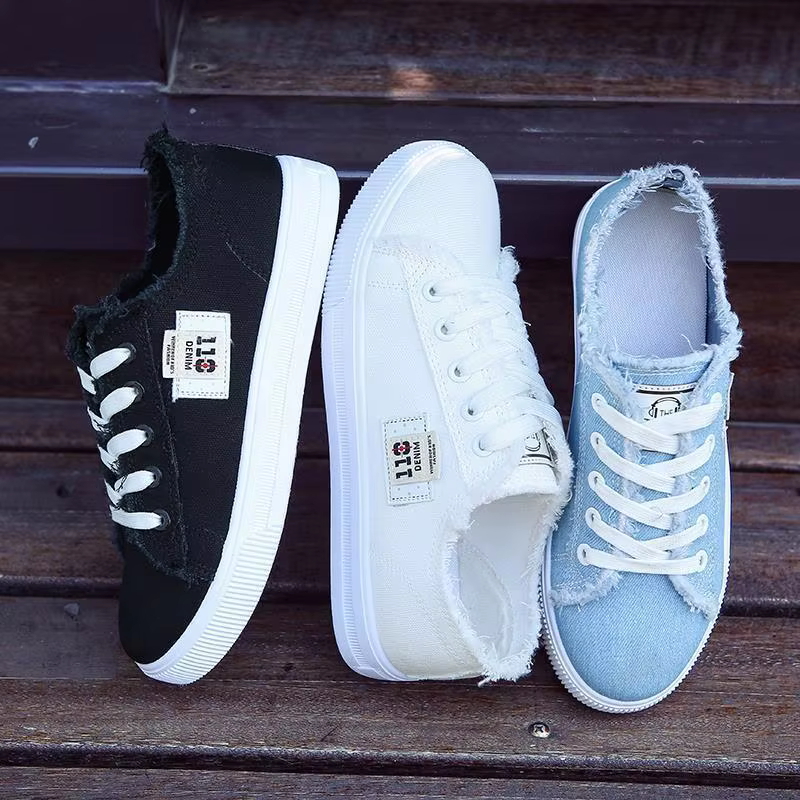 Nouvelles chaussures plates décontractées confortables en toile blanches à lacets croisés légères pour femmes