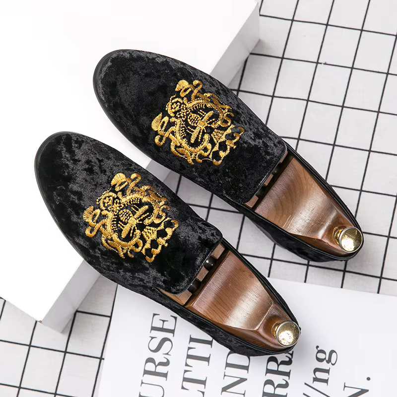 Robe de mariée chaussures décontracté hommes mocassins 2025 nouveau paresseux chaussures plates broderie conduite mocassins homme daim cuir chaussures Zapato