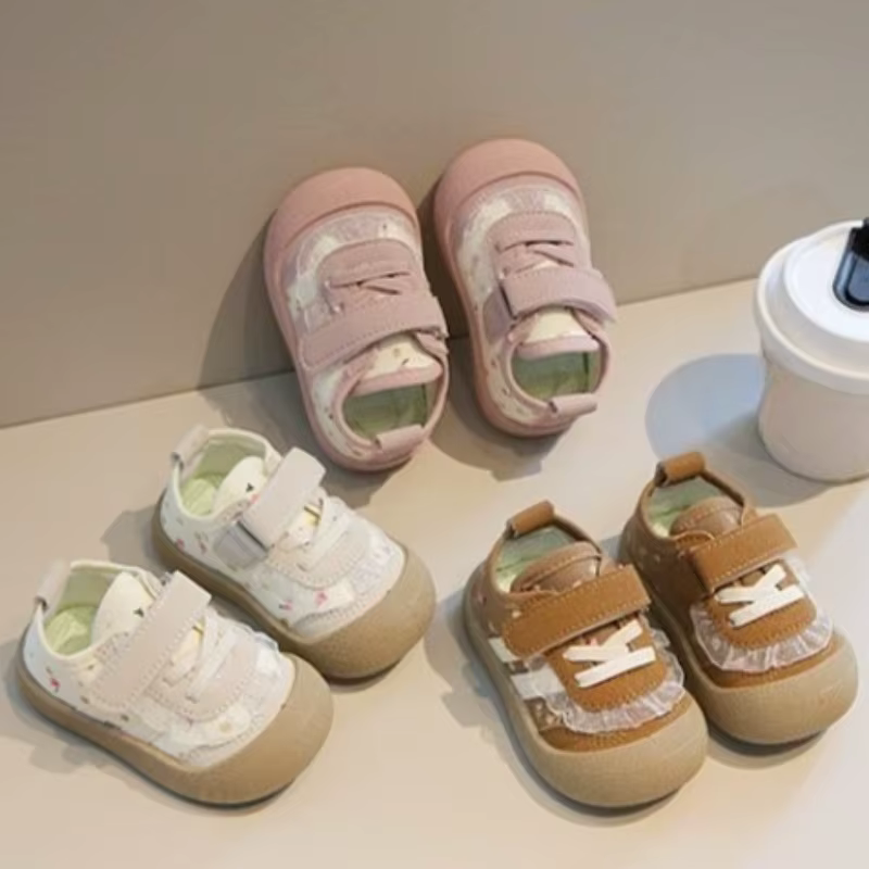 Chaussures d'automne à fleurs pour bébés filles, nouvelles chaussures de sport décontractées à semelles plates et souples, chaussures de marche polyvalentes et élégantes pour enfants