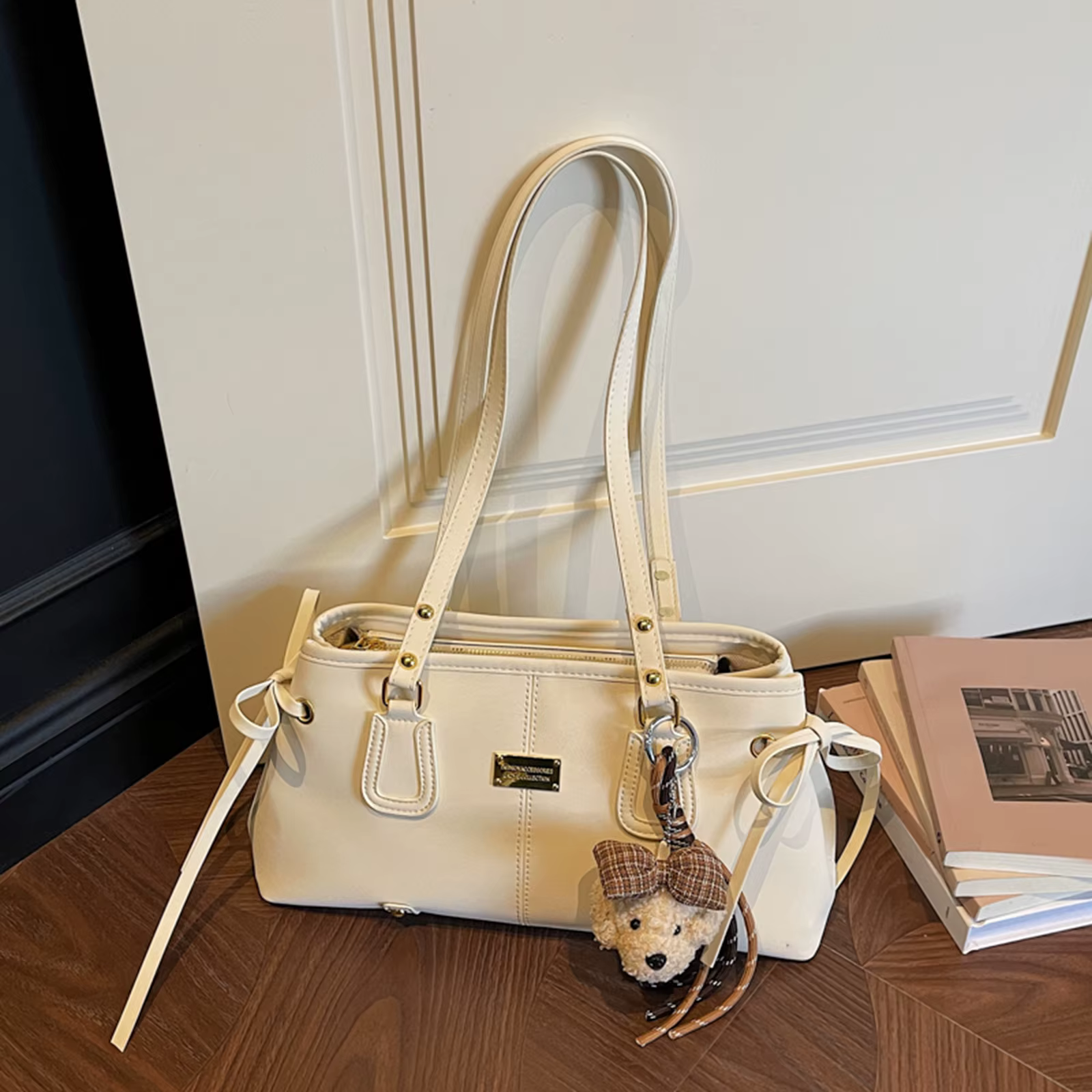 Sac à bandoulière tendance en cuir PU, sac sous le bras élégant, fourre-tout de travail grande capacité avec pendentif ours mignon pour femme, idéal pour les voyages et le travail
