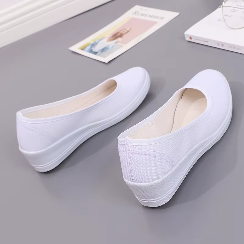Chaussures d'infirmière blanches à la mode