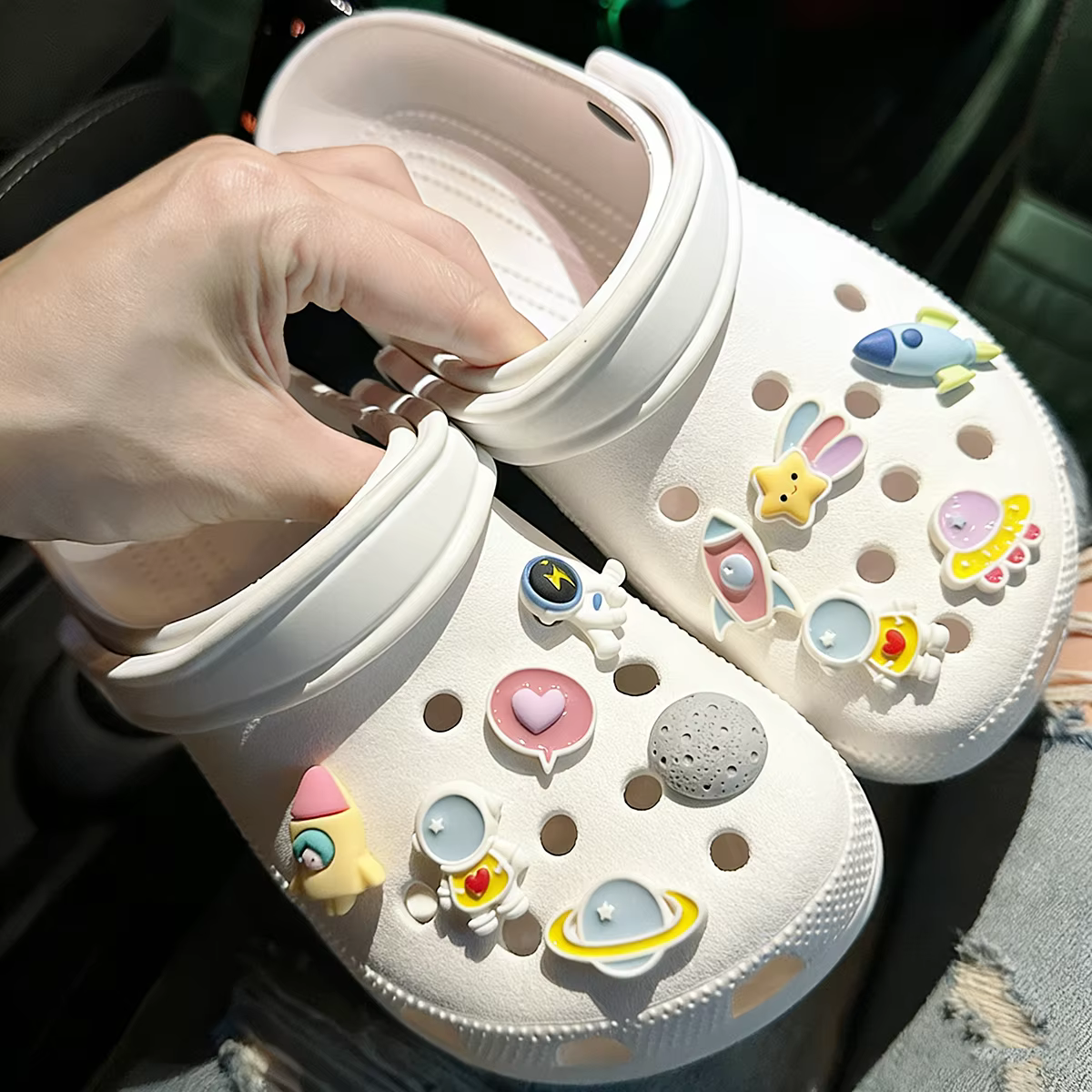 [Sans chaussure] Accessoires DIY pour chaussures à trous de la série Spaceman : Breloques créatives en forme de soucoupe volante et planète spatiale