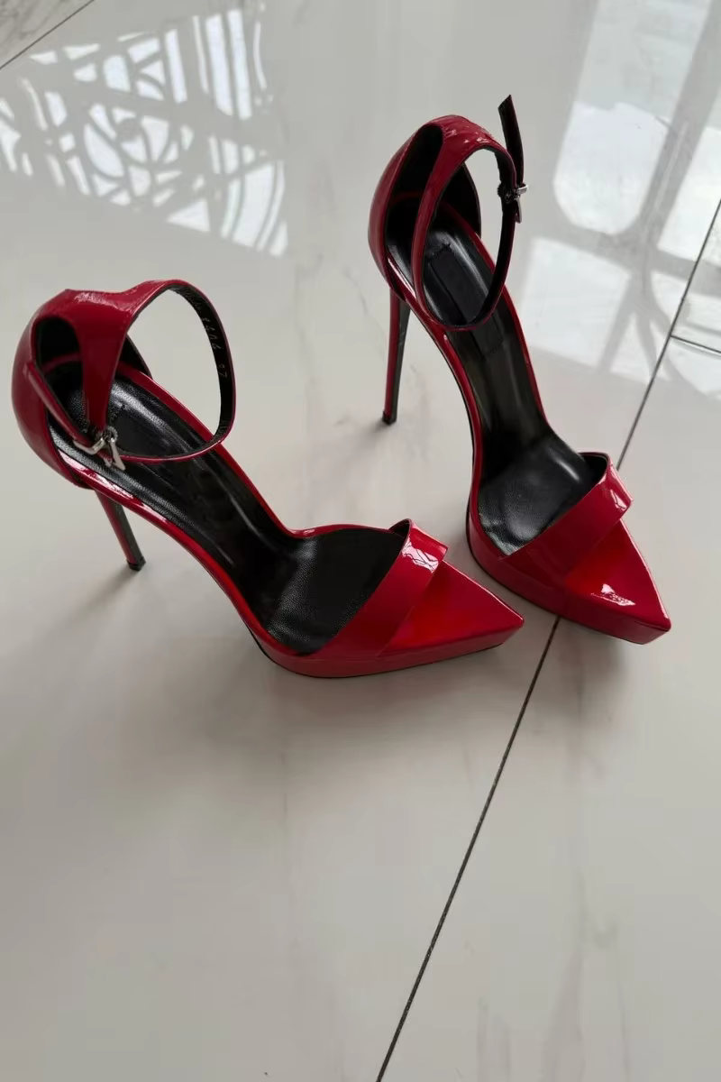 Sandales en cuir verni à plateforme pour femmes