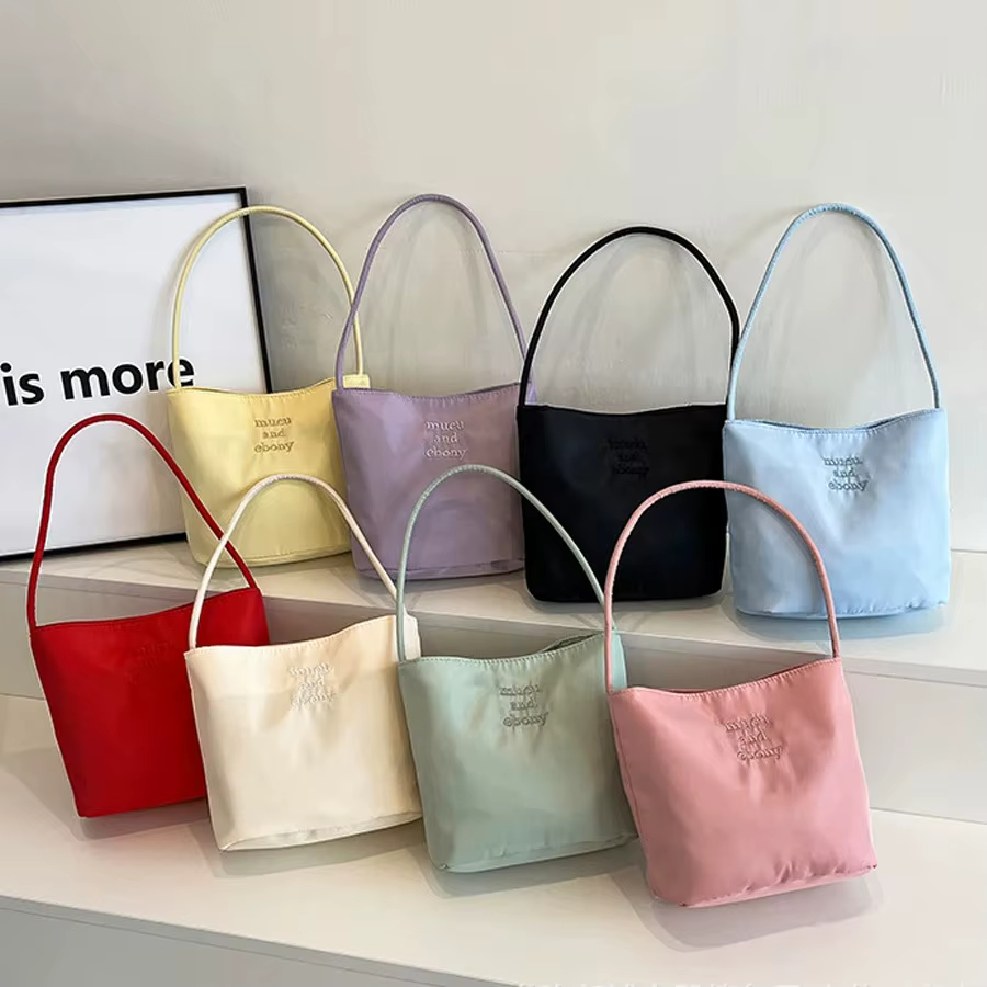 Sac carré brodé, sac seau en nylon tendance de style japonais, nouveau sac seau pour le printemps/été