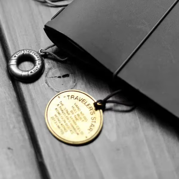 Pendentif étoile de ferry vintage Fromthenon pour carnet de voyage