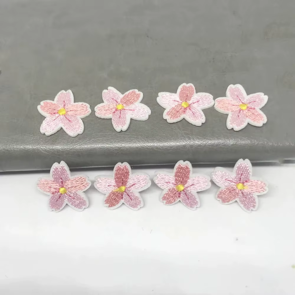 Lot de 10 patchs brodés fleurs de cerisier roses