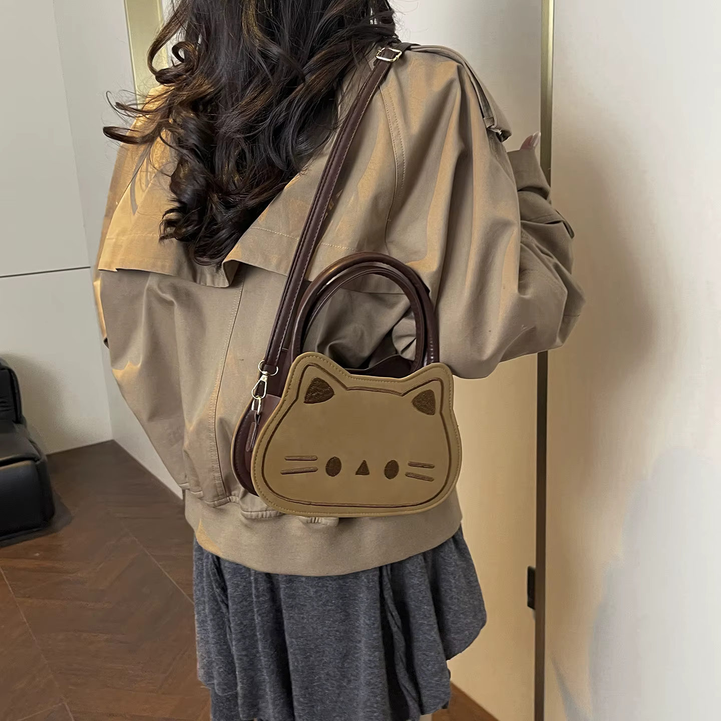 Sac à bandoulière mini mignon motif chat, sac polyvalent pour femme, sac de transport dessin animé mignon, style urbain, en PU, taille moyenne