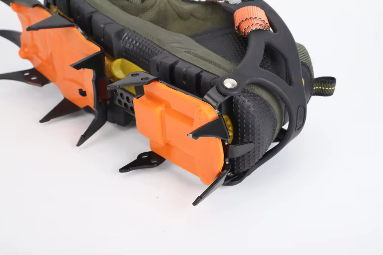 Crampons professionnels à 12 dents