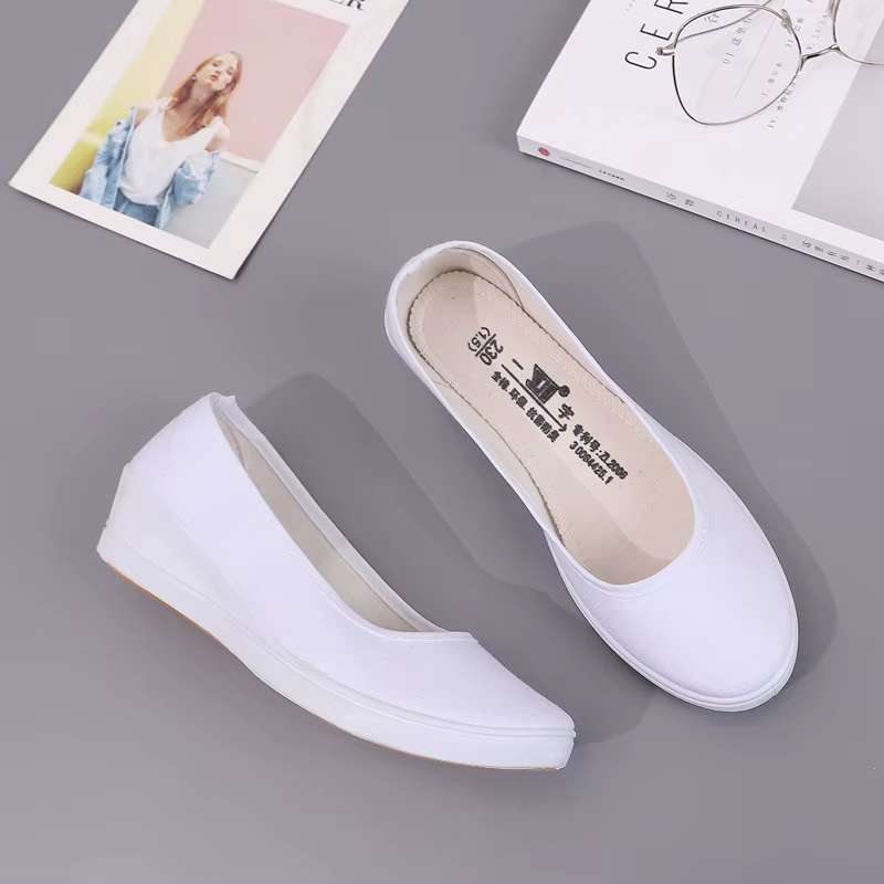 Chaussures d'infirmière blanches à la mode