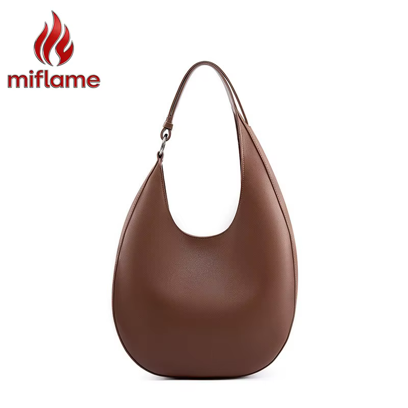 Sac demi-lune en cuir véritable pour femme, sac à bandoulière quotidien en forme de croissant avec sangle amovible, sans logo, luxe discret et minimaliste