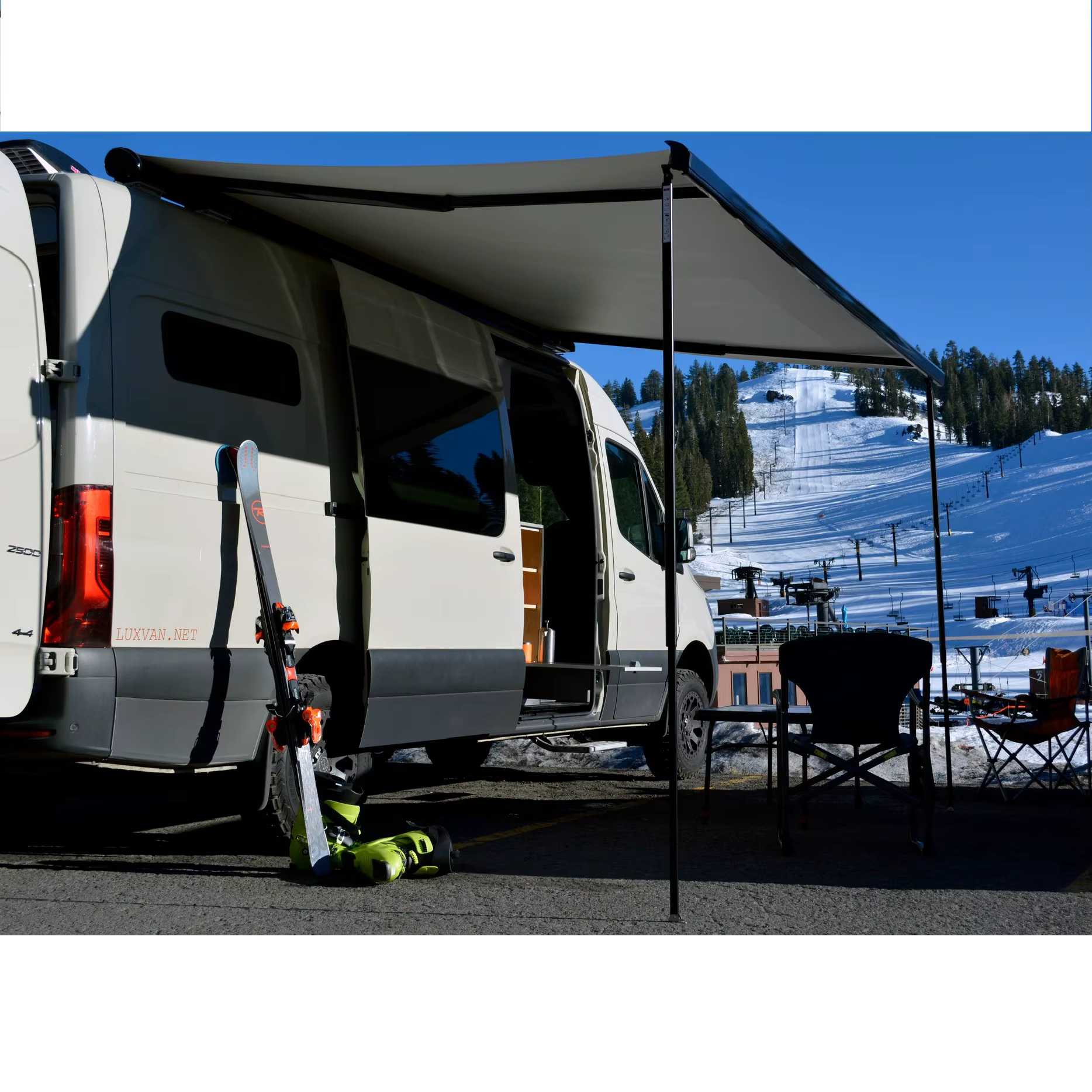 Auvent motorisé Awnlux pour camping-car