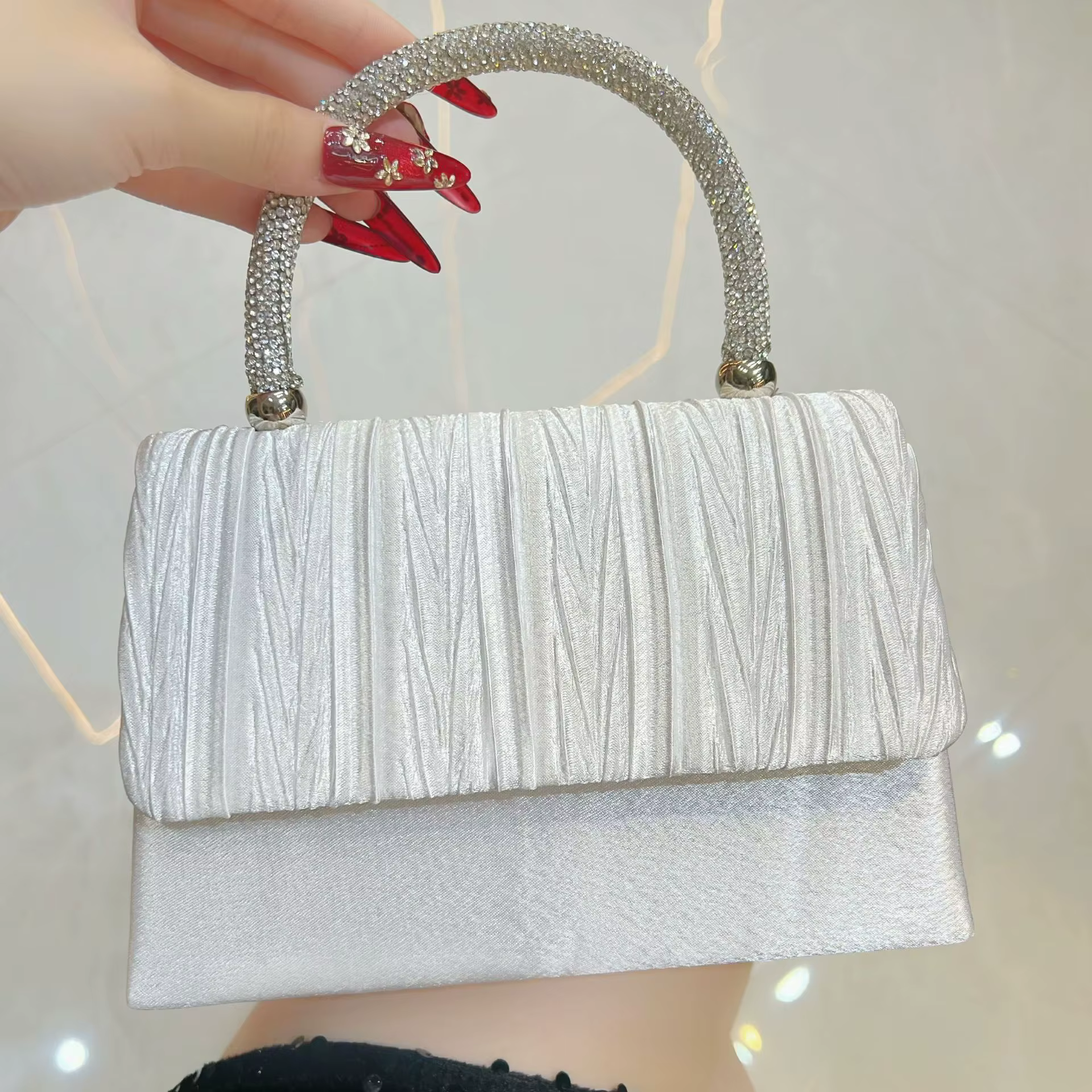 Sacs à main de luxe femmes sacs sacs de soirée de créateur 2025 sacs à bandoulière de mode dîner Sac à main poignée en métal pochette Sac
