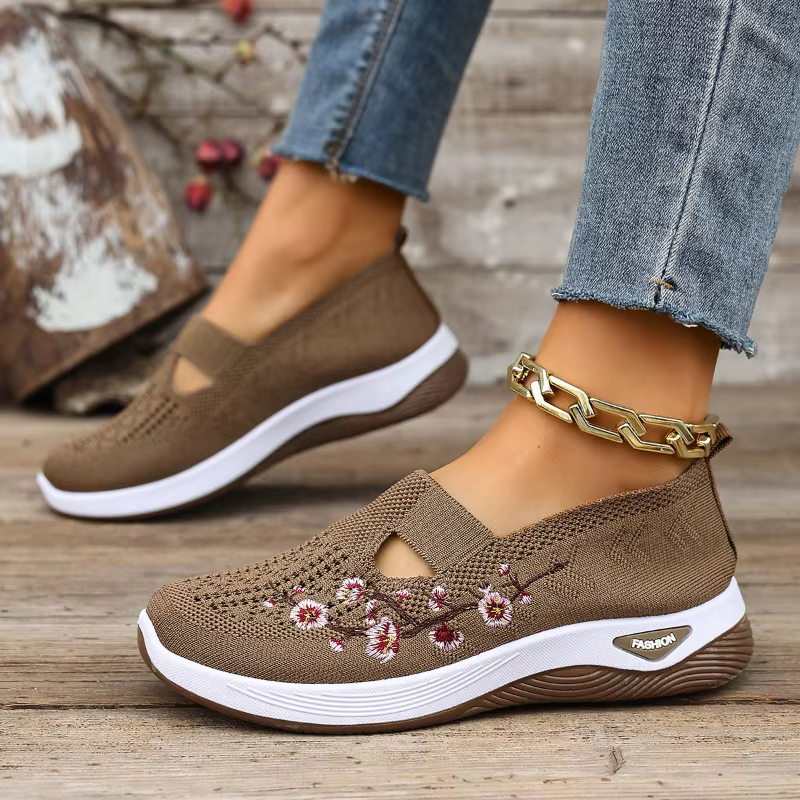 Chaussures compensées à enfiler pour femme avec broderie florale, respirantes, antidérapantes, semelle intérieure souple en EVA, talon bas, pour la marche quotidienne et les loisirs