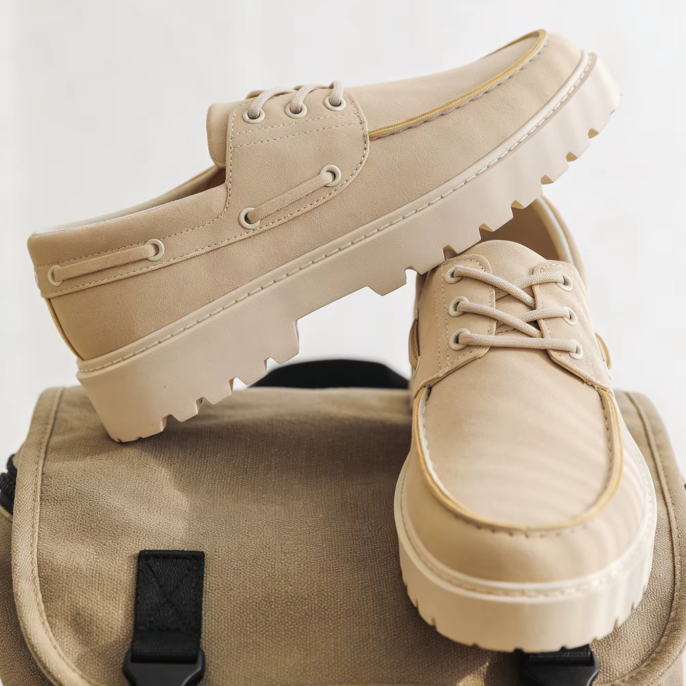 Nouvelles Chaussures Décontractées en Daim pour Hommes – Baskets Confortables à Lacets pour la Marche Quotidienne, Idéales pour l'Extérieur, Antidérapantes, Style Business et Preppy, à Plateforme en C