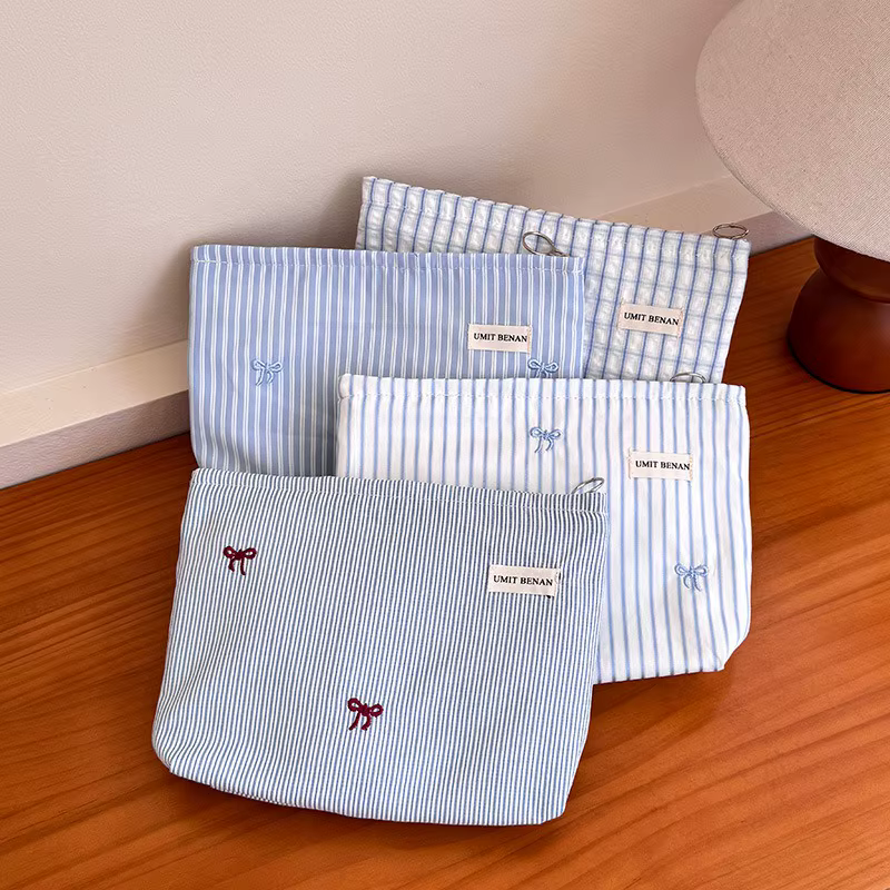 Nouvelle Trousse de Toilette Grande Taille Bleue avec Broderie Nœud Papillon, Sac à Langer Zippé, Pochette à Couches, Sacs de Rangement pour Voyage