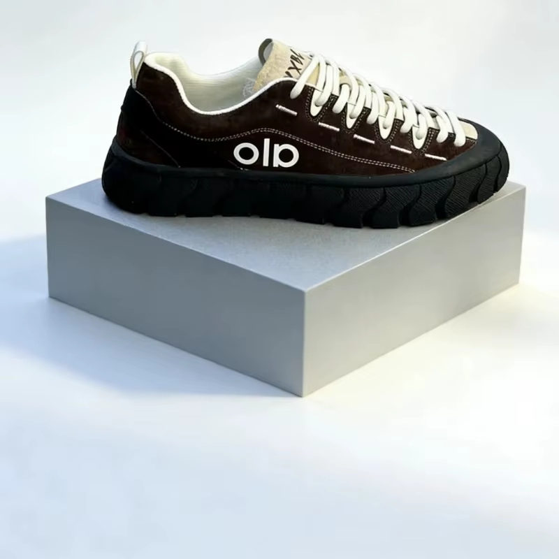 Chaussures pour hommes en daim à plateforme, baskets décontractées en cuir pour le printemps 2026, chaussures de skate à semelle épaisse antidérapante pour hommes