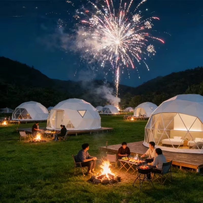 Tente de glamping de luxe en forme de dôme