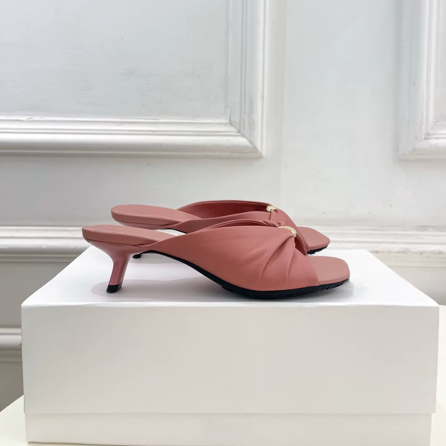 Chaussures pour femmes, pantoufles à talons moyens, taille 35-42, en cuir véritable, décoration métallique, escarpins d'été, chaussures de créateur, Zapatos De Mujer