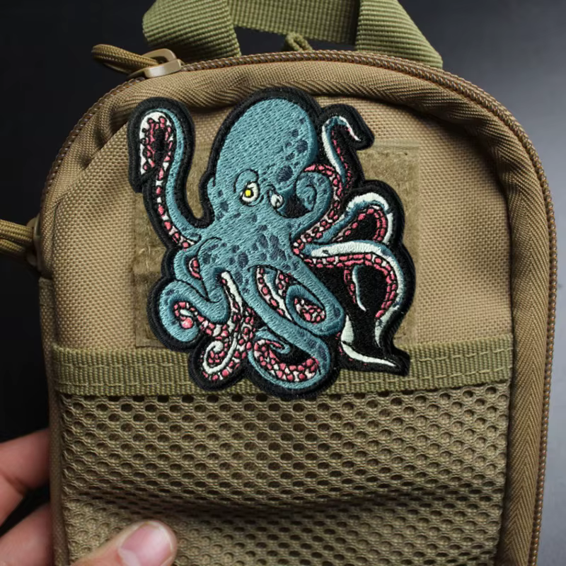 Patch brodé de poulpe sur vêtements