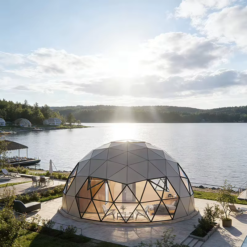 Dôme géodésique de luxe pour le glamping en plein air avec salle de bain privée