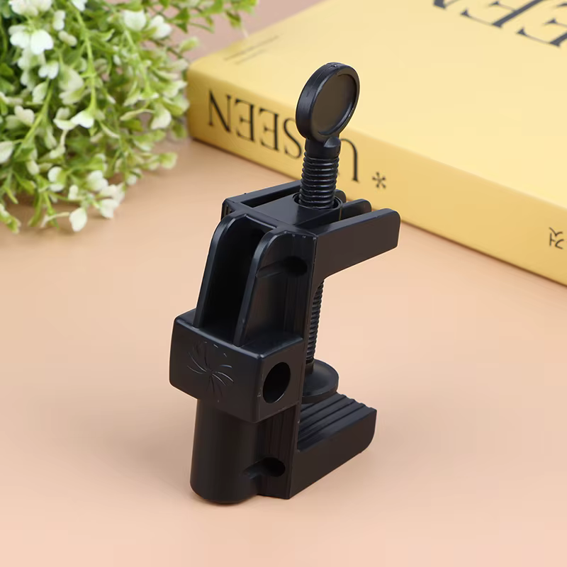 Lampe de table universelle en porte-à-faux avec pince