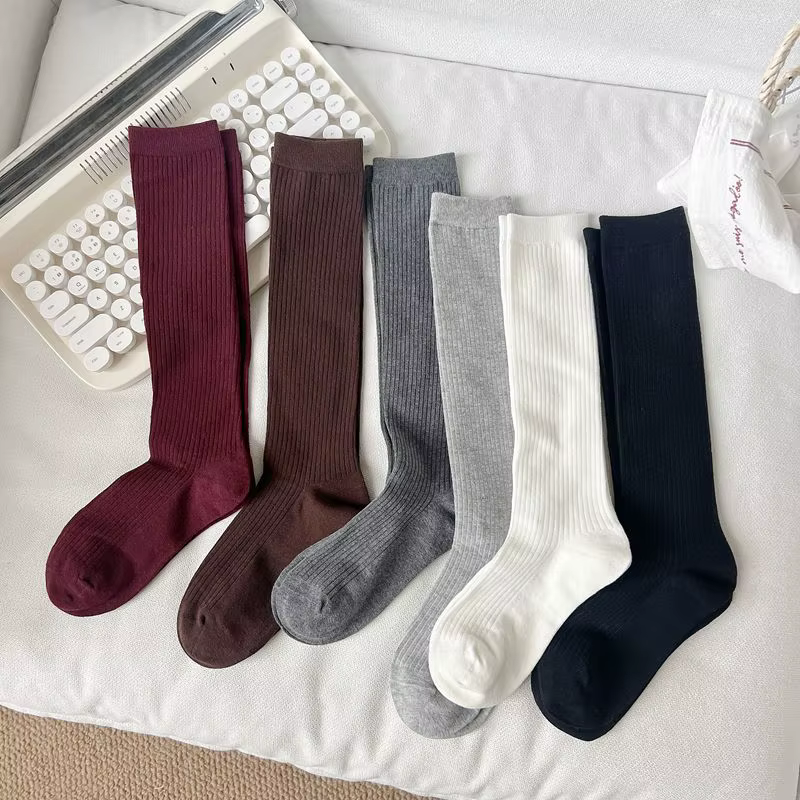 Chaussettes rouges 2025 mode couleur unie noir blanc gris chaussettes longues bas femmes mode japonaise coton tricoté chaussettes à tube moyen