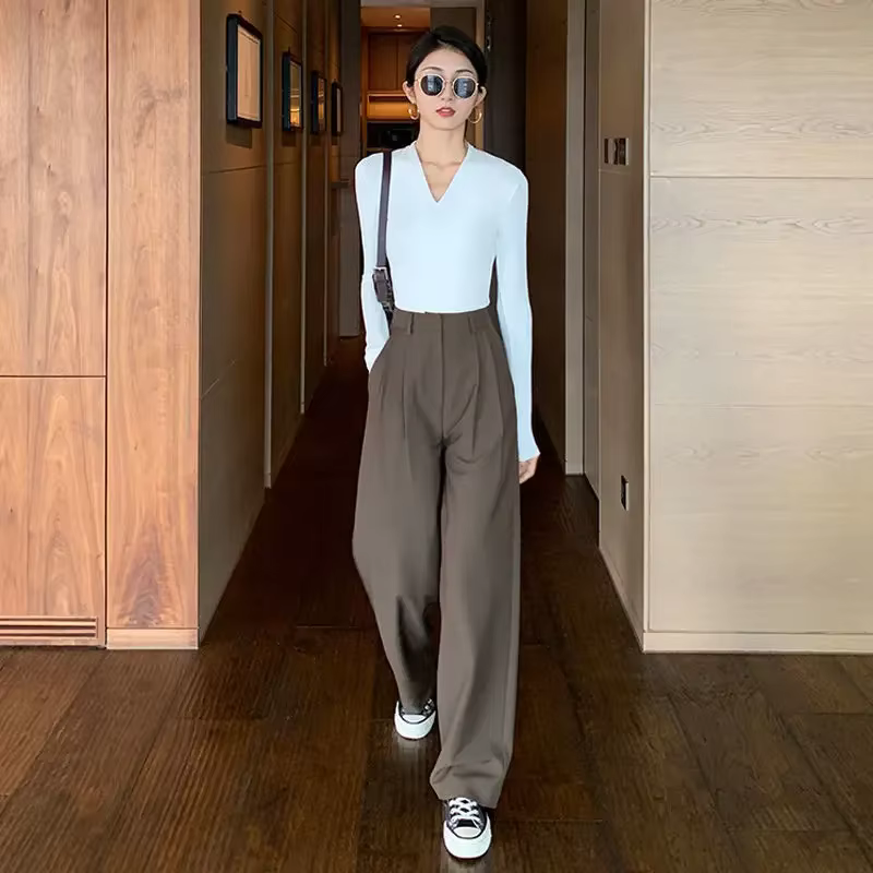 Pantalon marron à jambes droites avec poches pour femme