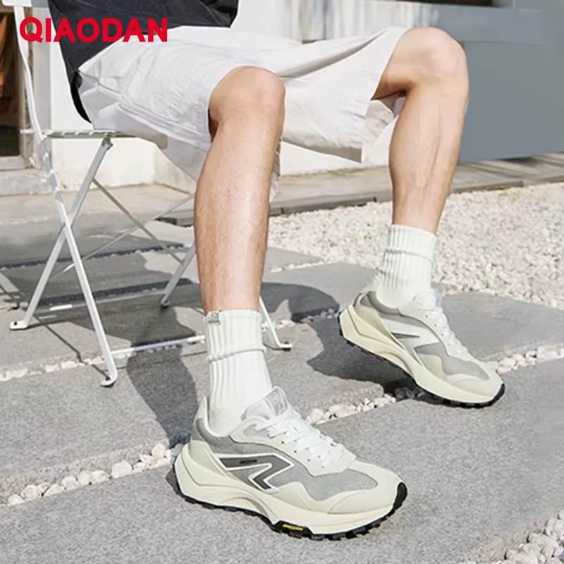 QIAODAN DUBAI 4.0 chaussures de marche pour hommes 2025 nouveau Vintage semelle en caoutchouc maille respirant confort décontracté antidérapant Snwakers QXL043252407