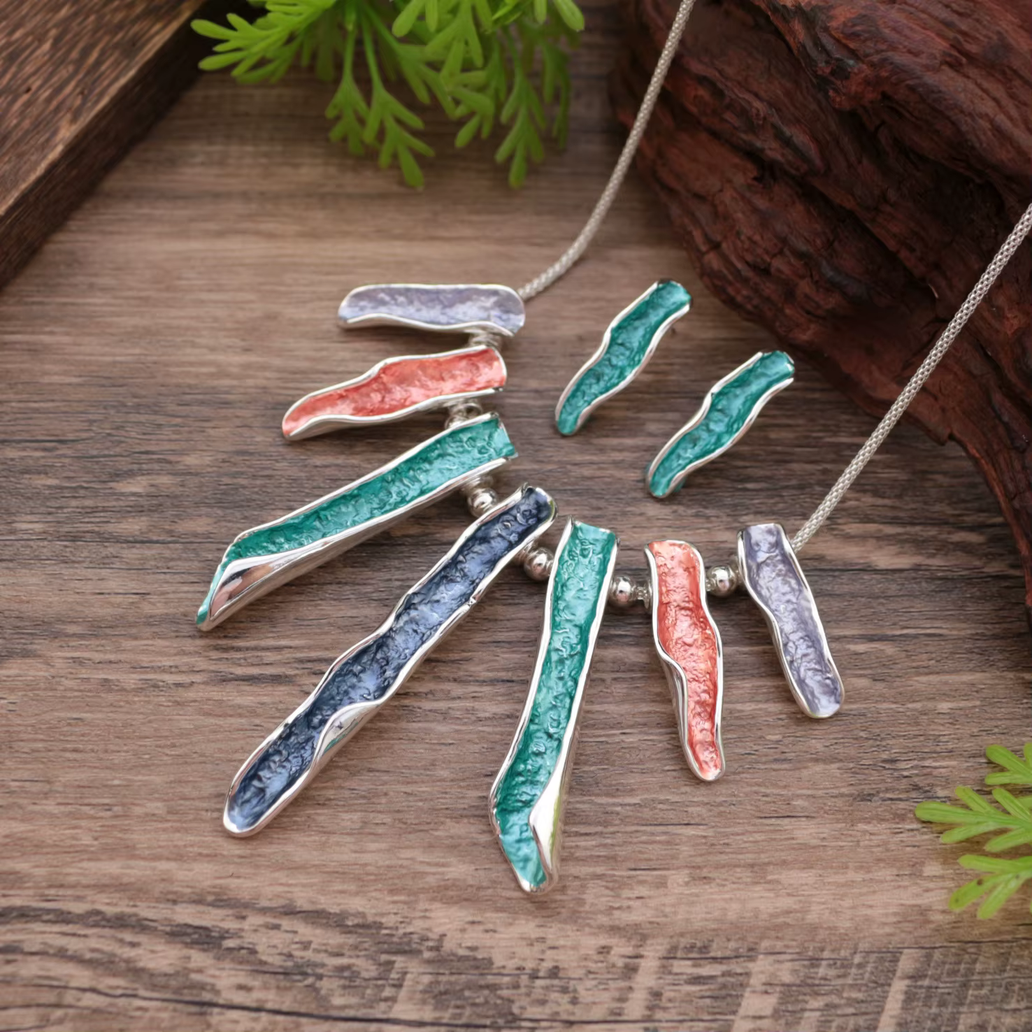 Nouveaux accessoires de bijouterie DIY : ensemble boucles d'oreilles clous et collier à lignes géométriques en émail coloré, chaîne de cou haut de gamme exagérée pour femme