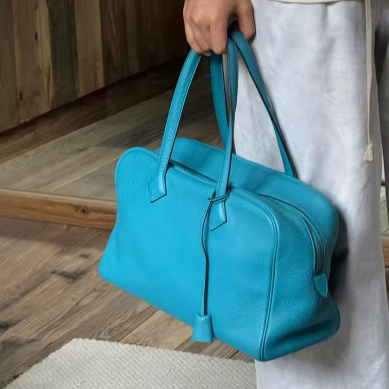 Sac fourre-tout Boston bleu tendance, multifonctionnel, grande capacité, sac bowling à porter sous le bras, motif litchi, sac à bandoulière polyvalent pour les trajets quotidiens