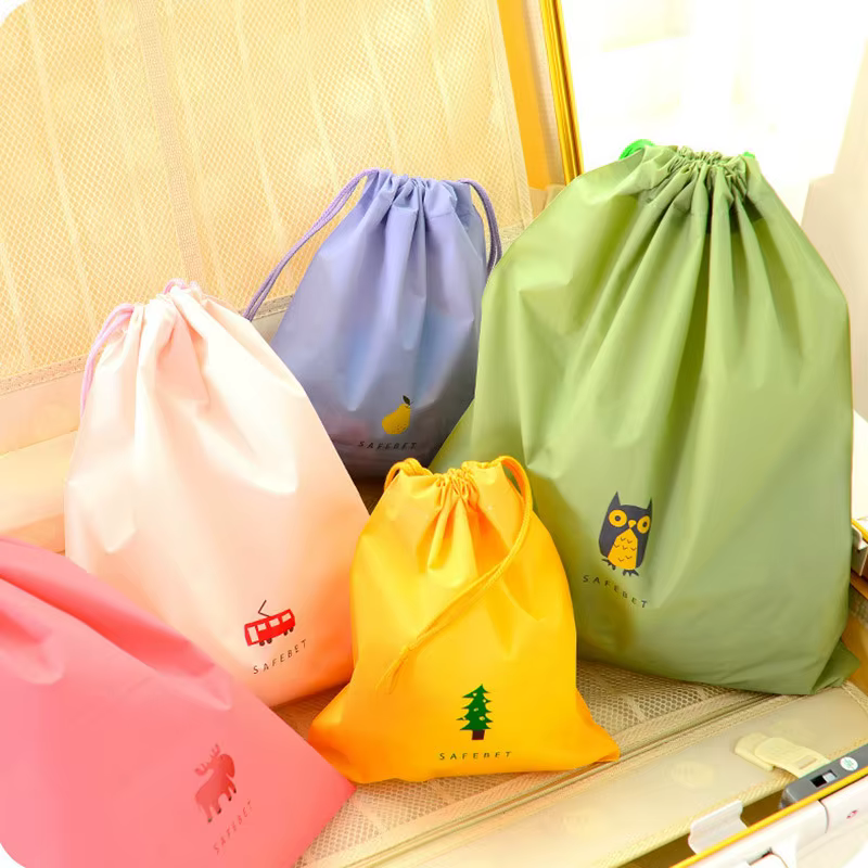 Sac de rangement de poche étanche, sac de rangement de produits ménagers, sac à cordon minimaliste anti-poussière, sac de rangement créatif pour vêtements de voyage