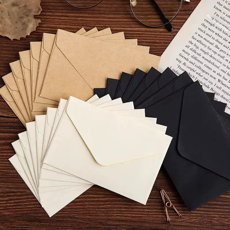 100 mini-enveloppes Kraft marron pour cartes-cadeaux et cartes de visite, 3 couleurs classiques, 10,5 × 7 cm/4 x 2,8 pouces