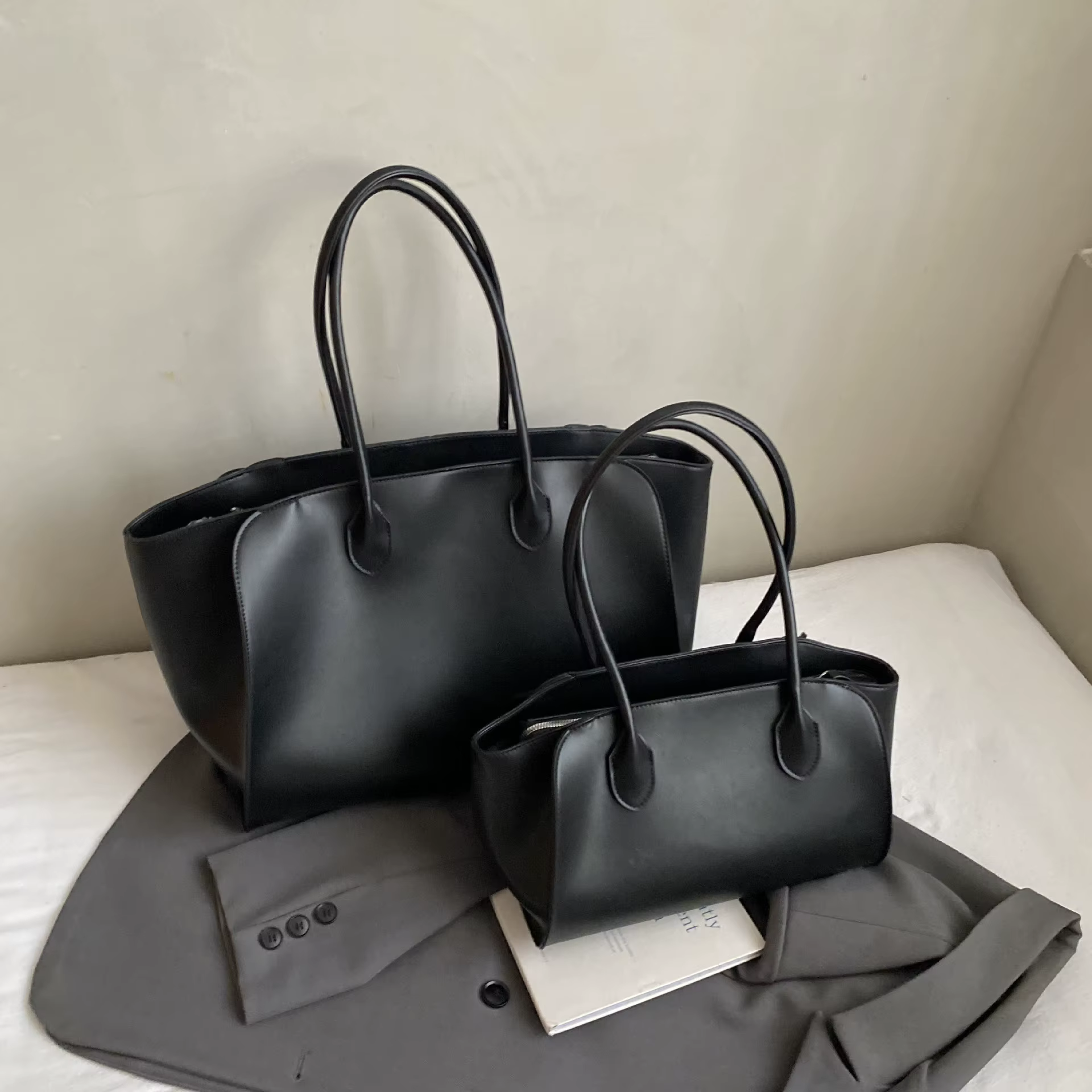 Sac fourre-tout tendance 2026 de luxe léger, design de niche, sac à main simple pour femme, sac sous le bras en cuir souple de haute qualité, cadeaux