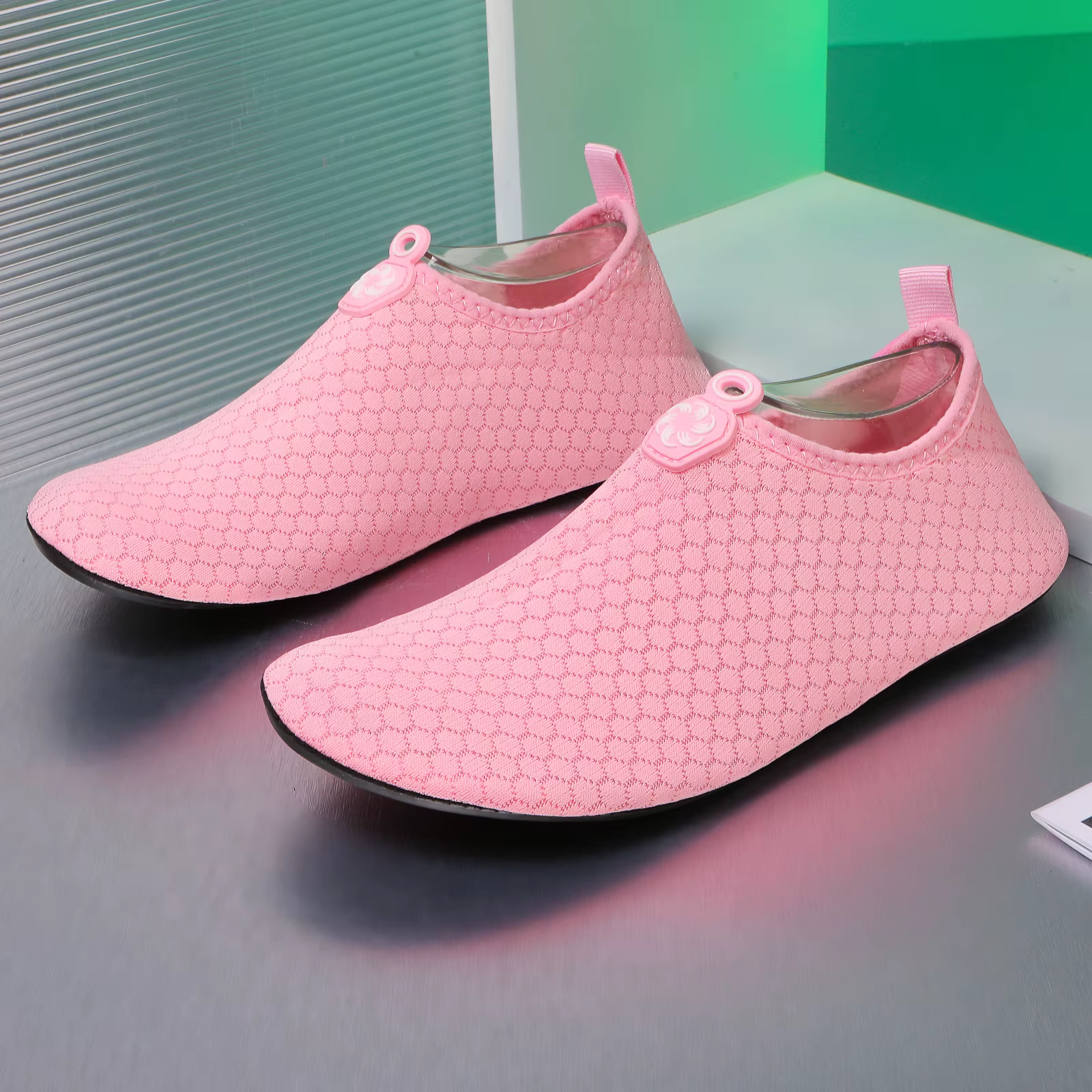 Chaussures aquatiques noires à semelle fine