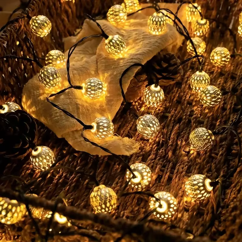 Lampe boule marocaine en fer forgé avec bande LED et guirlande solaire
