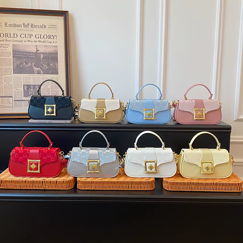 Sac à main en cuir Pu argenté pour femmes, petit sac à bandoulière carré à la mode, pochette de soirée de luxe dorée, fourre-tout de voyage