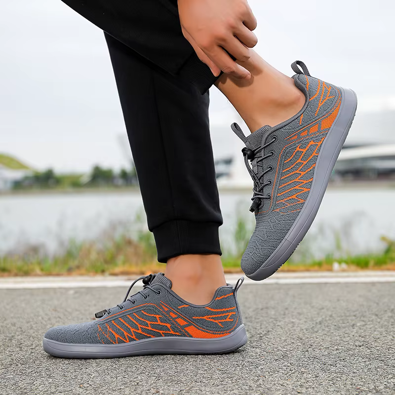 Chaussures de marche pour hommes à bout large